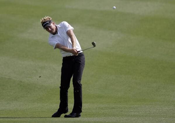 Ian Poulter (England) schaut seinem Schlag vom Fairway hinterher - (Icon48827223) Golf Herren BellSouth Classic 2006, TPC at Sugarloaf, PGA Tour, Golfen, Bell South Totale Duluth EDITORIAL USE ONLY