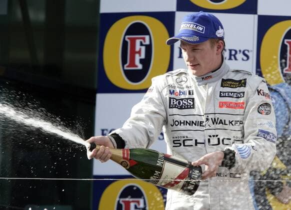 Kimi Räikkönen (Finnland McLaren Mercedes) bei der Sektdusche Motorsport Grand Prix Herren Großer Preis von Australien 2006, Formel 1 Weltmeisterschaft, F1, F, GP, WM Einzelbild Albert Park Melbourne