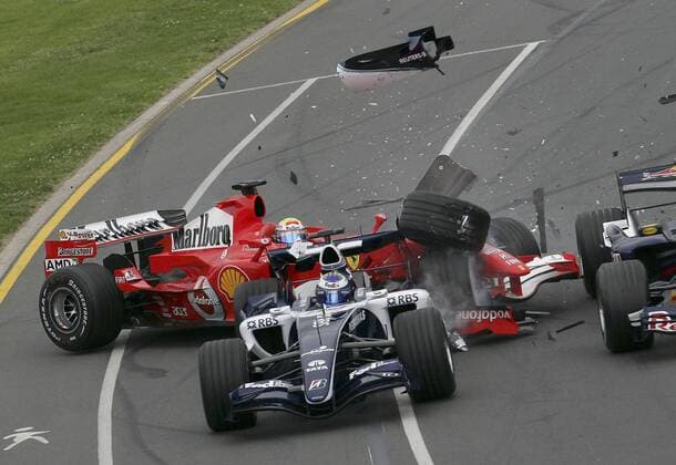 Rennunfall - Felipe Massa (Brasilien Ferrari, hi.) rast ins Heck von Nico Rosberg (Deutschland Williams Cosworth) Motorsport Grand Prix Herren Großer Preis von Australien 2006, Formel 1 Weltmeisterschaft, F1, F, GP, WM Gruppe Albert Park Melbourne