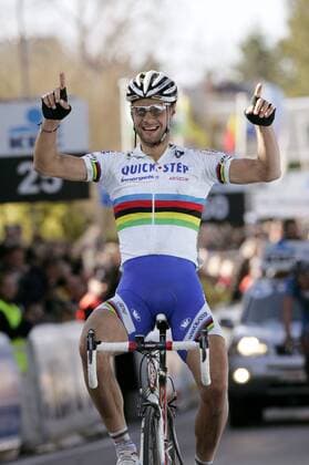 Tom Boonen (Belgien Quick Step Innergetic) kommt als Sieger der Flandernrundfahrt 2006 ins Ziel -  Radsport Herren Flandernrundfahrt 2006, Flandern Rundfahrt, ProTour, Straßenradsport, Straße, Rad, Einzelbild Freude, Begeisterung,
