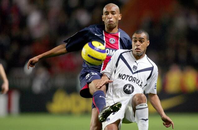 Denilson (re., Bordeaux) gegen Paulo Cesar (Paris St. Germain) -  Fußball Herren Ligue 1 2005 2006, 1. Französische Liga, Paris Saint Germain - Girondins de Bordeaux 3:1, PSG, Vdig Gruppe pan13469 Paris Dynamik, Kampf  