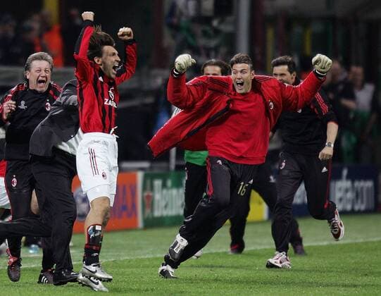 Schlussjubel Milan - Andrea Pirlo (li.) und Torwart Zeljko Kalac sind begeistert -  Fußball EC 1 Herren Champions League 2005 2006, AC Mailand Gruppe Mailand Freude, Begeisterung,