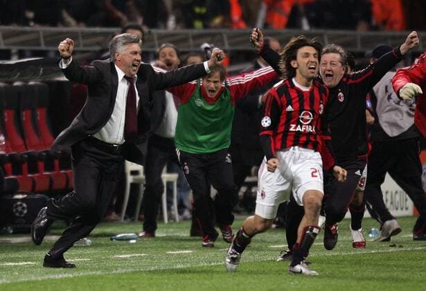 Schlussjubel Milan - Trainer Carlo Ancelotti und Andrea Pirlo stürmen nach dem Schlusspfiff das Feld -  Fußball EC 1 Herren Champions League 2005 2006, AC Mailand Gruppe Mailand Freude, Begeisterung,
