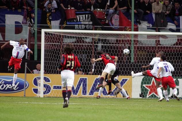 Filippo Inzaghi (Milan, Mitte) erzielt per Kopf das 2:1 -  Fußball EC 1 Herren Champions League 2005 2006, AC Mailand - Olympique Lyonnais 3:1, OL Totale pan13504 Mailand Dynamik,  