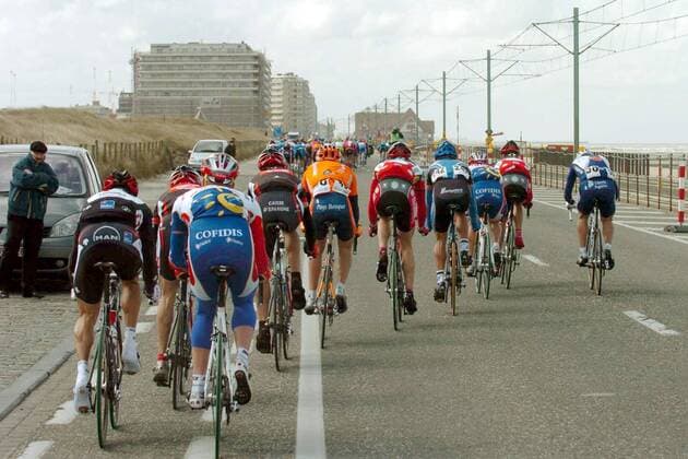 Peloton passiert das Meer -  Radsport Herren Gent - Wevelgem 2006, ProTour, Straßenradsport, Straße, Rad Totale Gent
