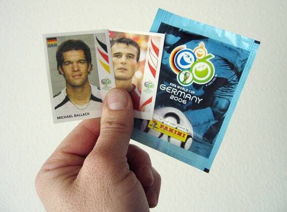 Panini Sticker von Michael Ballack (Deutschland, li.) und Alexander Frei (Schweiz) findet man in einer Stickertüte zur Weltmeisterschaft 2006 in Deutschland Fußball WM Herren Vorschau Weltmeisterschaft 2006 Gruppe Nationalmannschaft, Nationalteam, Sammelheft Luzern