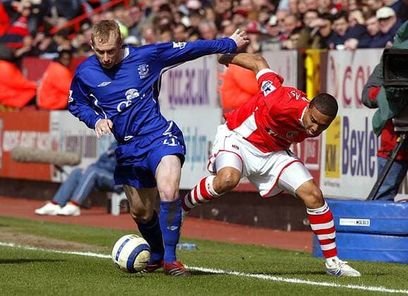 Tony Hibbert (Everton, li.) gegen Jerome Thomas (Charlton) -  Fußball Herren English Premier League 2005 2006, 1. Englische Liga, Charlton Athletic - Everton FC 0:0 Gruppe London Dynamik,