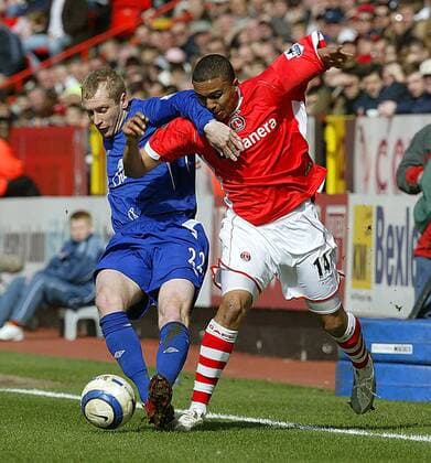 Tony Hibbert (Everton, li.) gegen Jerome Thomas (Charlton) -  Fußball Herren English Premier League 2005 2006, 1. Englische Liga, Charlton Athletic - Everton FC 0:0 Gruppe London Dynamik, Kampf,
