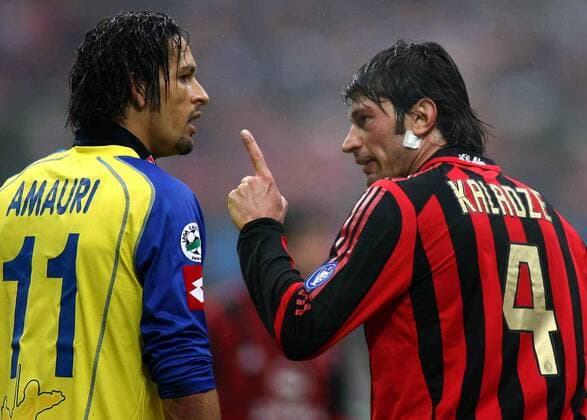 Kakhaber Kaladze (Milan, re.) und Carvalho de Oliveira Amauri (Chievo Verona) haben eine Meinungsverschiedenheit -  Fußball Herren Serie A 2005 2006, 1. Italienische Liga, AC Mailand - AC Chievo Verona 4:1 Gruppe Mailand Spannung
