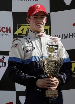 Siegerehrung nach dem 1. Rennen in Hockenheim 2006 - der Drittplazierte Paul di Resta (Schottland Mercedes) mit seinem Pokal Motorsport Herren Formel 3 Euroserie 2006, Euro Serie, F3, F Einzelbild Hockenheimring Hockenheim