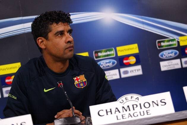 Trainer Frank Rijkaard (FC Barcelona) während der Pressekonferenz -  Fußball EC 1 Herren Champions League 2005 2006, FC Barcelona, Barca, Pressekonferenz, PK, Pressetermin Einzelbild Lissabon