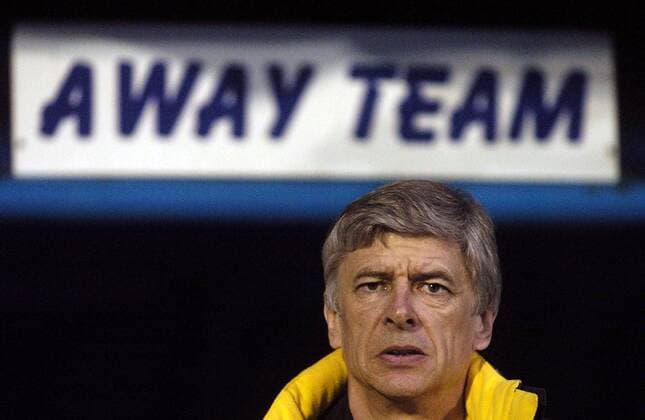 Trainer Arsene Wenger (Arsenal) beim Auswärtsspiel - EDITORIAL USE ONLY. No use with unauthorised audio, video, data, fixture lists, club league logos or live services. Online in-match use limited to 120 images, no video emulation. No use in betting, games or single club league player publications. Fußball Herren English Premier League 2005 2006, 1. Englische Liga, Arsenal FC London Porträt Portsmouth