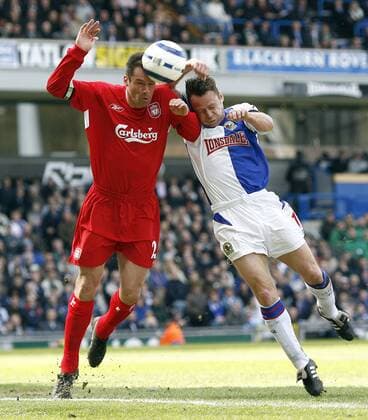 Jamie Carragher (Liverpool, li.) gegen Paul Dickov (Blackburn) - EDITORIAL USE ONLY. No use with unauthorised audio, video, data, fixture lists, club league logos or live services. Online in-match use limited to 120 images, no video emulation. No use in betting, games or single club league player publications. Fußball Herren English Premier League 2005 2006, 1. Englische Liga, Blackburn Rovers - Liverpool FC 0:1 Gruppe Blackburn Dynamik,