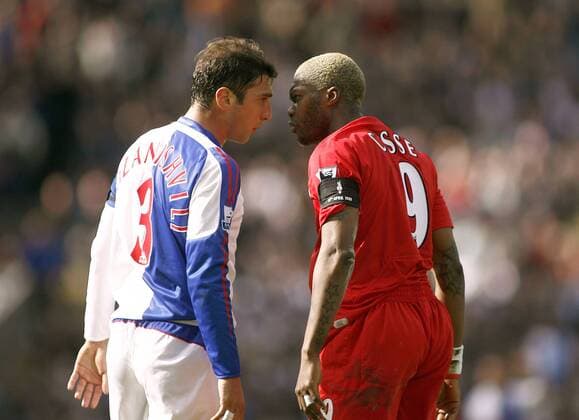 Djibril Cisse (Liverpool, re.) und Zurab Khizanishvili (Blackburn) geraten aneinander - EDITORIAL USE ONLY. No use with unauthorised audio, video, data, fixture lists, club league logos or live services. Online in-match use limited to 120 images, no video emulation. No use in betting, games or single club league player publications. Fußball Herren English Premier League 2005 2006, 1. Englische Liga, Blackburn Rovers - Liverpool FC 0:1 Gruppe Blackburn Spannung
