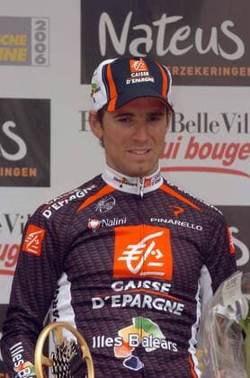Siegerehrung Fleche Wallone 2006: Sieger Alejandro Valverde (Spanien Illes Balears) mit seinem Pokal -  Radsport Herren Fleche Wallone 2006, Wallonischer Pfeil, ProTour, Straßenradsport, Straße, Rad Einzelbild Wallone