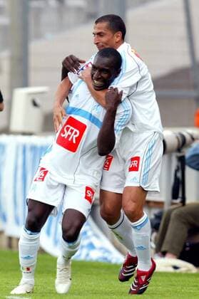 Mamadou Niang (li.) und Sabri Lamouchi (beide Marseille) - Torjubel -  (pan13744) Fußball Herren Coupe de France 2005 2006, Französischer Pokal, Pokalspiel, Olympique de Marseille, OM Gruppe Marseille Freude,  