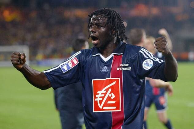 Modeste M Bami (Paris St. Germain) - Schlußjubel -  Fußball Herren Coupe de France 2005 2006, Französischer Pokal, Pokalspiel, Paris Saint Germain, PSG Einzelbild pan13743 Nantes Freude, Begeisterung,  