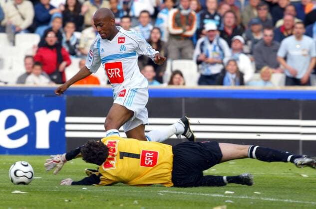 Toifilou Maoulida (Marseille) gegen Torwart Andreas Isaksson (Rennes) -  (pan13744) Fußball Herren Coupe de France 2005 2006, Französischer Pokal, Pokalspiel, OM Gruppe Olympique de Marseille - Stade Rennais 3:0 Marseille  