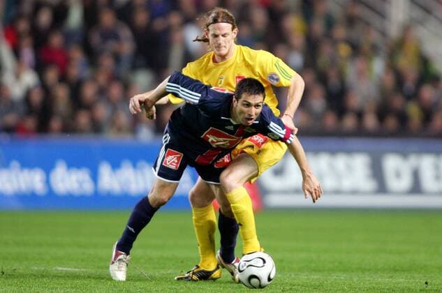 Pauleta (Paris St. Germain, li.) gegen Mauro Cetto (Nantes) -  Fußball Herren Coupe de France 2005 2006, Französischer Pokal, Pokalspiel, FC Nantes - Paris Saint Germain 1:2, PSG Gruppe pan13743 Nantes Dynamik,  