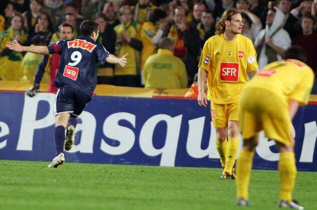 Pauleta (Paris St. Germain, li.) - Torjubel, Mauro Cetto (Nantes) enttäuscht -  Fußball Herren Coupe de France 2005 2006, Französischer Pokal, Pokalspiel, FC Nantes - Paris Saint Germain 1:2, PSG Gruppe pan13743 Nantes Freude,  