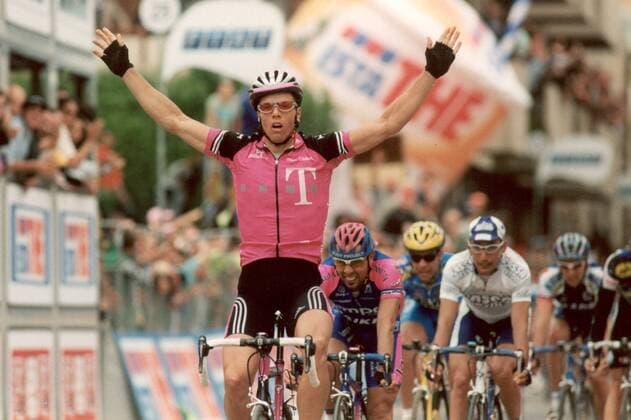 Danilo Hondo (Deutschland Team Deutsche Telekom) gewinnt die 2. Etappe des Giro d Italia 2001 -  Radsport Herren Giro d Italia 2001, dItalia, Straßenradsport, Straße, Rad, Vneg Einzelbild 2. Etappe: Fossacesia - Lucera Freude,