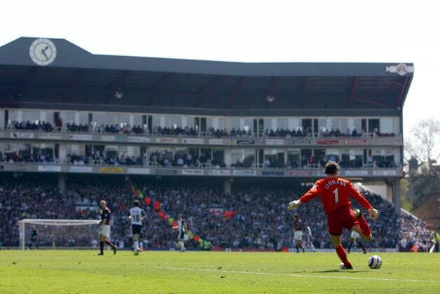 Torwart Jens Lehmann - Abstoß im legendären Highbury Park -  Fußball Herren English Premier League 2005 2006, 1. Englische Liga, Arsenal FC London - Tottenham Hotspur 1:1 Totale Highbury Park London Dynamik,