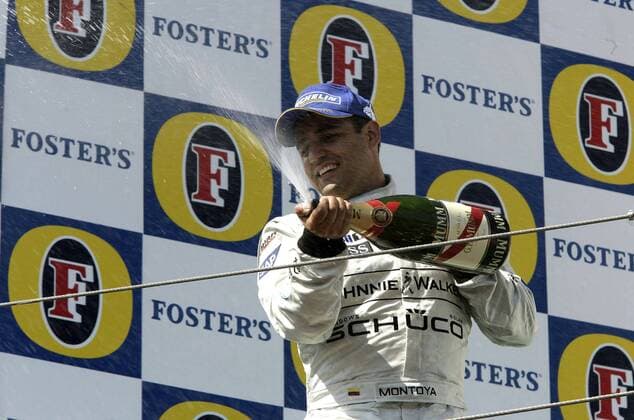 Der Drittplatzierte Juan Pablo Montoya (Kolumbien McLaren Mercedes) mit der Sektdusche bei der Siegerehrung GP von San Marino 2006 Motorsport Grand Prix Herren Großer Preis von San Marino 2006, Formel 1 Weltmeisterschaft, F1, F, GP, WM Einzelbild Imola Freude,