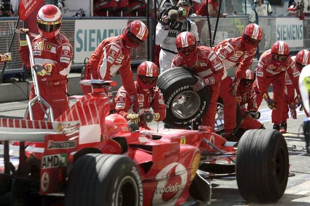 Michael Schumacher (Deutschland Ferrari) - Boxenstopp Motorsport Grand Prix Herren Großer Preis von San Marino 2006, Formel 1 Weltmeisterschaft, F1, F, GP, WM Gruppe Imola Dynamik,