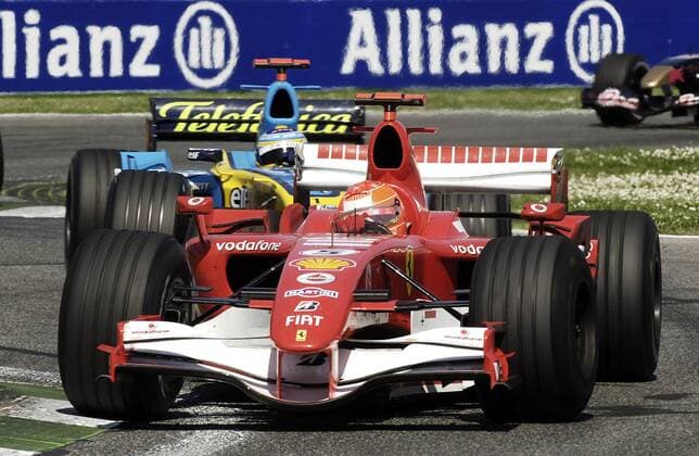 Michael Schumacher (Deutschland Ferrari) vor Fernando Alonso (Spanien Renault) Motorsport Grand Prix Herren Großer Preis von San Marino 2006, Formel 1 Weltmeisterschaft, F1, F, GP, WM Gruppe Imola