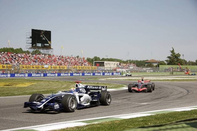 Mark Webber (Australien Williams Cosworth) vor Kimi Räikkönen (Finnland McLaren Mercedes) Motorsport Grand Prix Herren Großer Preis von San Marino 2006, Formel 1 Weltmeisterschaft, F1, F, GP, WM Gruppe Imola