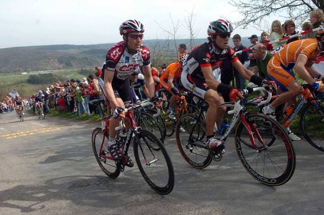 Ivan Basso (li., Italien CSC) und Alejandro Valverde (Spanien Caisse d Epargne - Illes Balears) am Anstieg -  Radsport Herren Lüttich Bastogne Lüttich 2006, ProTour, Straßenradsport, Straße, Rad, Vdig Totale