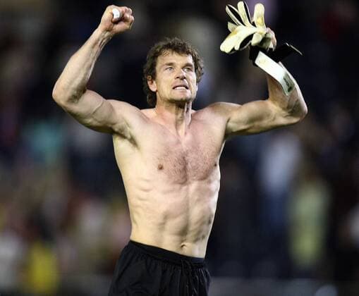 Torwart Jens Lehmann (Arsenal) - Schlussjubel mit nacktem Oberkörper -  Fußball EC 1 Herren Champions League 2005 2006, Arsenal FC London Einzelbild Halbfinale, Villarreal Freude, Sinnlichkeit
