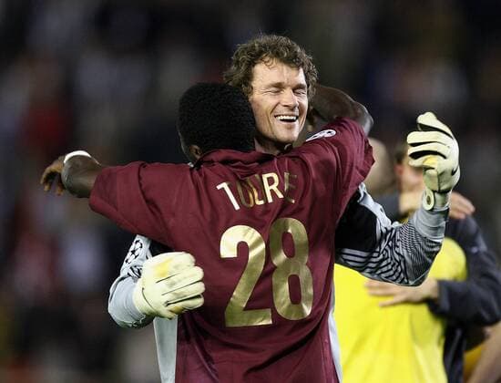 Torwart Jens Lehmann und Kolo Toure (beide Arsenal) - Schlussjubel -  Fußball EC 1 Herren Champions League 2005 2006, Arsenal FC London Gruppe Halbfinale, Villarreal Glück Freude,