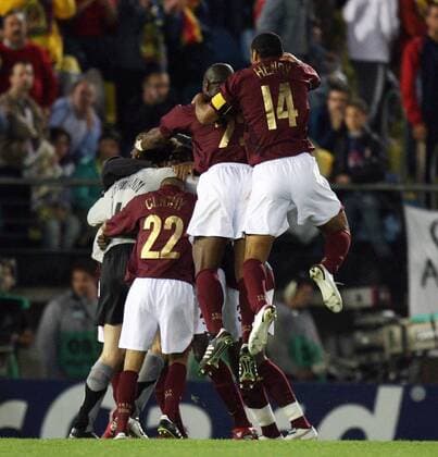 Schlussjubel Arsenal, v.li.: Torwart Lehmann, Clichy, Campbell und Thierry Henry -  Fußball EC 1 Herren Champions League 2005 2006, Arsenal FC London Gruppe Halbfinale, Villarreal Freude,
