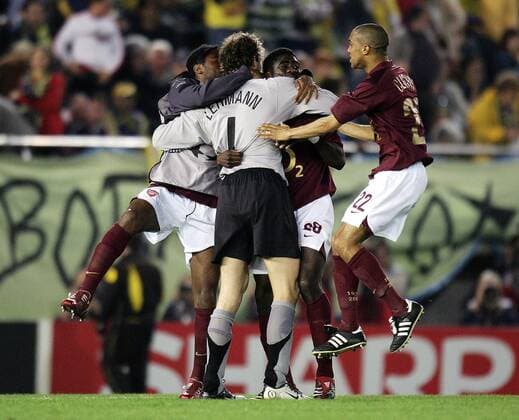 Schlussjubel Arsenal, v.li.: Alexandre Song Billong, Torwart Jens Lehmann, Kolo Toure und Gael Clichy -  Fußball EC 1 Herren Champions League 2005 2006, Arsenal FC London Gruppe Halbfinale, Villarreal Freude, Begeisterung