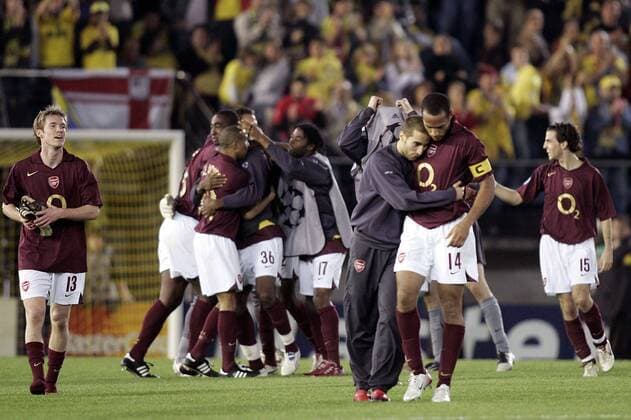 Schlußjubel Arsenal - Thierry Henry (14) umarmt Mathieu Flamini, li. Aliaksandr Hleb -  (pan13816) Fußball EC 1 Herren Champions League 2005 2006, Halbfinale, Arsenal FC London, Totale Villarreal Freude,  