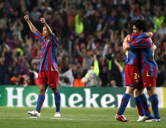 Ronaldinho (li.) - erleichterter Schlussjubel, re. freuen sich Deco und Iniesta (alle FC Barcelona) -  Fußball EC 1 Herren Champions League 2005 2006, Halbfinale, FC Barcelona, Barca Gruppe Barcelona Freude,