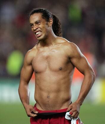 Ronaldinho (FC Barcelona) skeptisch -  Fußball EC 1 Herren Champions League 2005 2006, Halbfinale, FC Barcelona, Barca Einzelbild Barcelona Skepsis, Sinnlichkeit