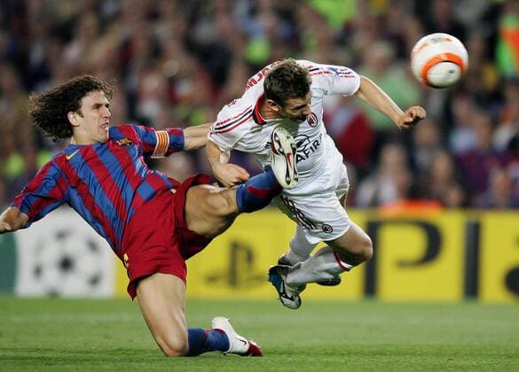 Andriy Shevchenko (Milan, re.) gegen Carles Puyol (FC Barcelona) -  Fußball EC 1 Herren Champions League 2005 2006, Halbfinale, FC Barcelona - AC Mailand 0:0, Barca Gruppe Barcelona Dynamik, Kampf,