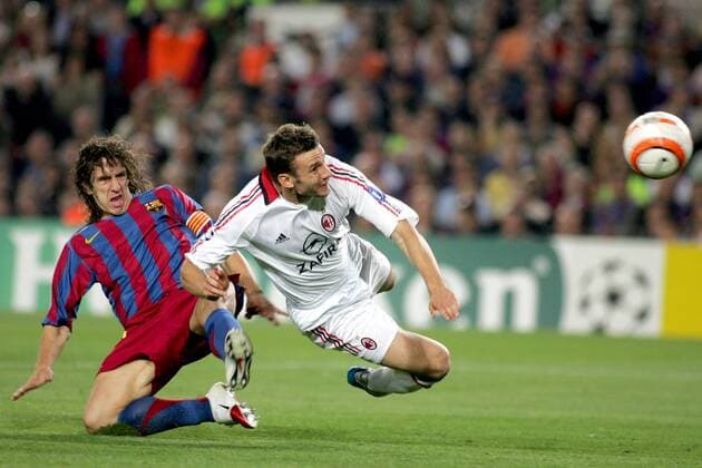 Andriy Shevchenko (Milan, re.) gegen Carles Puyol (FC Barcelona) - Fußball EC 1 Herren Champions League 2005 2006, Halbfinale, FC Barcelona - AC Mailand 0:0, Barca Gruppe Barcelona Dynamik, Kampf,