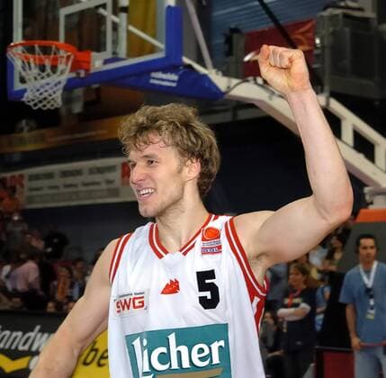 Anton Gavel (Gießen) jubelt Basketball 1. BL Herren BBL Pokal 2005 2006, Pokalspiel, Gießen 46ers, 46 ers Einzelbild Bamberg Freude,