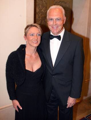 Franz Beckenbauer (Deutschland) mit Lebensgefährtin Heidi Burmester anläßlich der Verleihung der Goldenen Sportpyramide Fußball Herren Goldene Sportpyramide 2006, Stiftung Deutsche Sporthilfe, Gala, Sportgala, Benefiz, Benefizgala, Gruppe Berlin