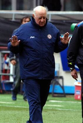 Trainer Carlo Mazzone (Livorno) wiegelt enttäuscht ab - Fußball Herren Serie A 2005 2006, 1. Italienische Liga, AS Livorno Einzelbild Mailand Enttäuschung, Nachdenklichkeit,