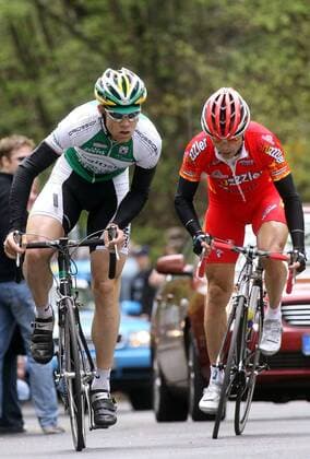 Jens Mouris (Niederlande Regiostrom Senges, li.) und Lubor Tesar (Tschechien Wiesenhof Akud) am Anstieg Radsport Herren Rund um den Henninger Turm 2006, Straßenradsport, Straße, Rad, Gruppe Frankfurt M. Dynamik