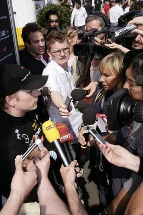 Großes Medieninteresse um Kimi Räikkönen (Finnland McLaren Mercedes) Motorsport Grand Prix Herren Großer Preis von Europa 2006, Formel 1 Weltmeisterschaft, F1, F, GP, WM, Qualifying Totale Nürburgring Nürburg