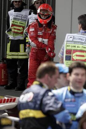 Michael Schumacher (Deutschland Ferrari) nach dem Qualifying zum GP von Europa 2006 Motorsport Grand Prix Herren Großer Preis von Europa 2006, Formel 1 Weltmeisterschaft, F1, F, GP, WM, Qualifying Einzelbild Nürburgring Nürburg