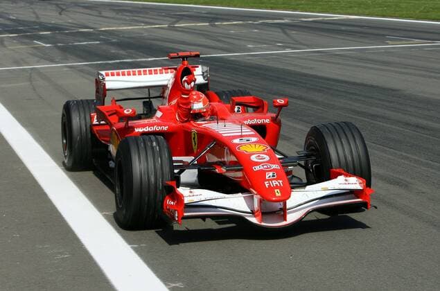 Michael Schumacher (Deutschland Ferrari) überquert als Sieger die Ziellinie beim GP von Europa 2006 Motorsport Grand Prix Herren Großer Preis von Europa 2006, Formel 1 Weltmeisterschaft, F1, F, GP, WM Einzelbild Nürburgring Nürburg