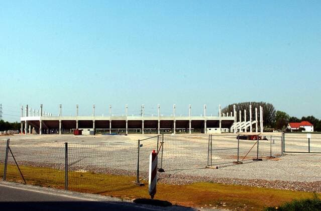 Fußball, Stadiongeschichte SC Paderborn Abgesperrte Baustelle der Paragon Arena, künftige Heimspielstätte des SC Paderborn Fußball 2. BL Herren Saison 2005 2006, SC Paderborn 07, Stadionbau, Neubau, Stadionneubau, Baustelle, Bau, Vdig Totale ParagonArena Paderborn