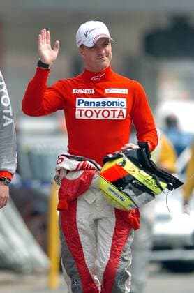 Ralf Schumacher (Deutschland Toyota) grüßt die Anhänger Motorsport Grand Prix Herren Großer Preis von Spanien 2006, Formel 1 Weltmeisterschaft, F1, F, GP, WM Einzelbild Circuit de Catalunya Barcelona