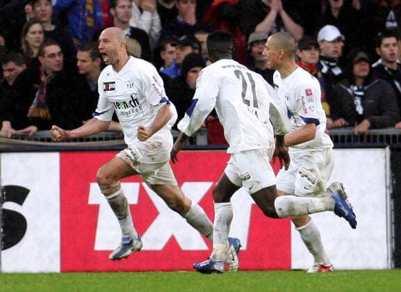 Torjubel FC Zürich, v.li.: Iulian Filipescu, Alhassane Keita und Gökhan Inler -  Fußball Herren Super League 2005 2006, Nationalliga A, NLA, 1. Schweizer Liga Gruppe Basel Begeisterung, Freude,